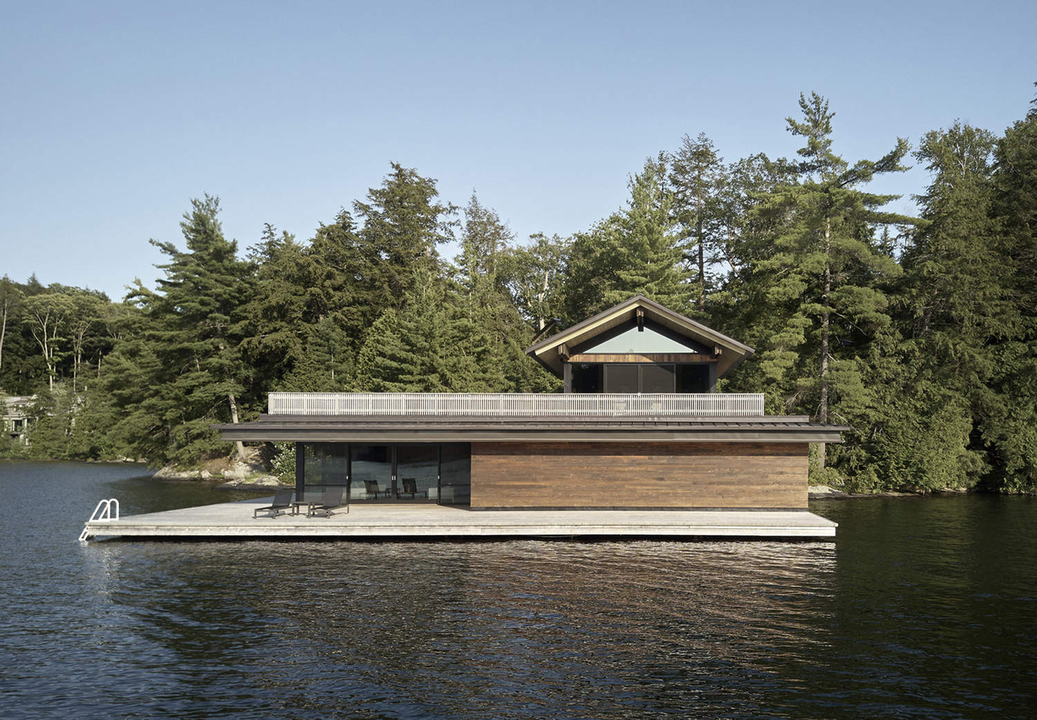 metrick-cottage-and-boathouse,-lake-joseph,-ontario,-canada-–-the-cool-hunter-journal