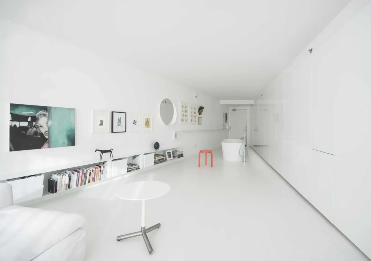 Pie-shaped apartment with a white interior