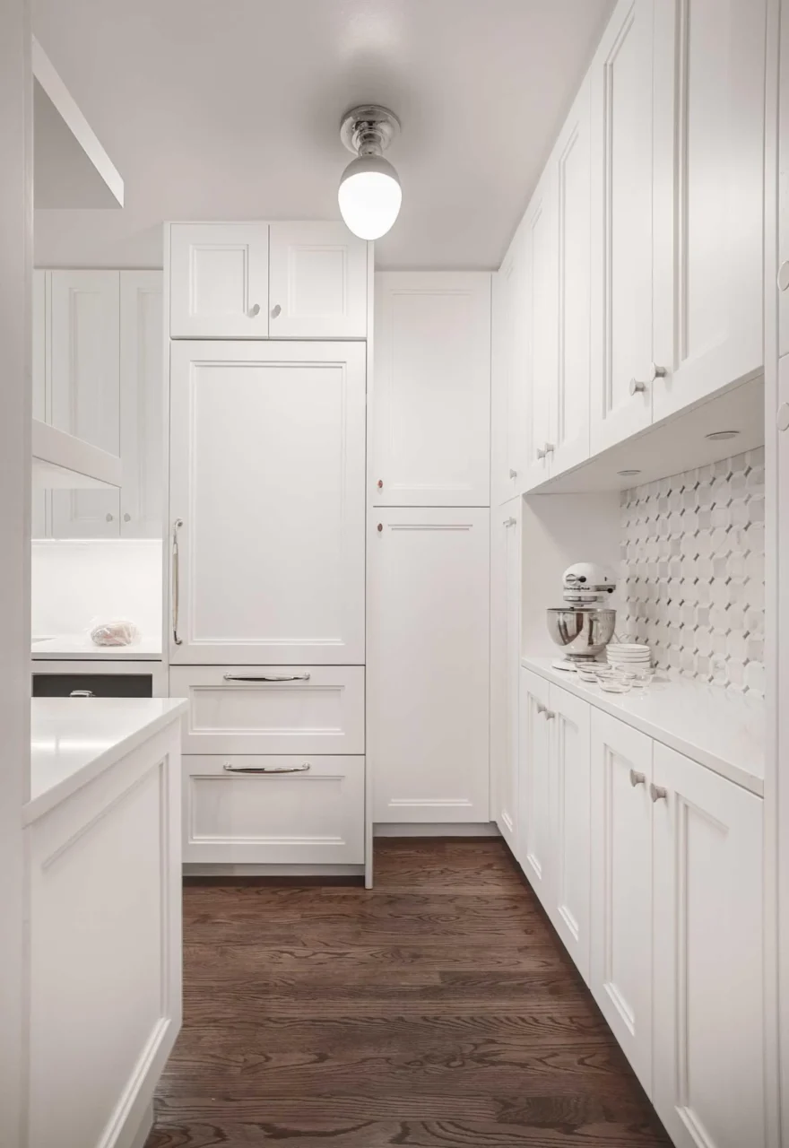 Integrated fridge with a front matching the cabinetry