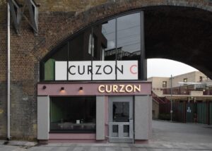 takero-shimazaki-architects-inserts-cinema-in-london-railway-arches-–