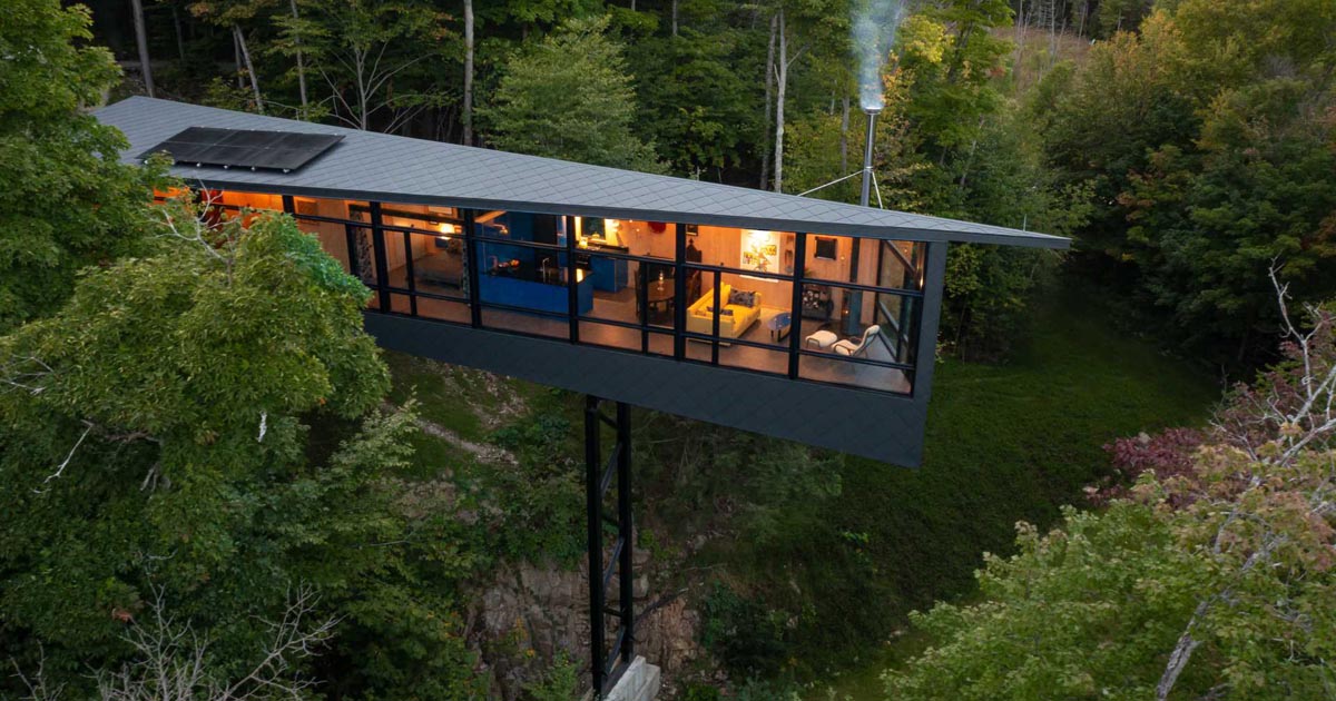 this-dramatically-elevated-cabin-sits-among-the-treetops