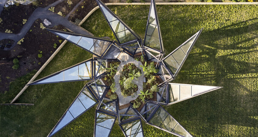 heatherwick-studio-creates-“kinetic-glasshouse”-–-adc