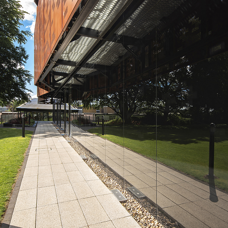 specifying-robust-glass-rainscreen-facades-for-public-spaces-–-adc