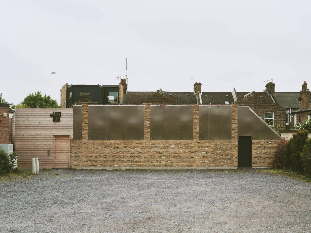 rise-design-studio-revitalises-community-cinema-in-north-london-–-adc