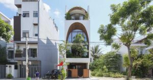 this-tall-and-thin-house-is-designed-for-living-across-five-floors
