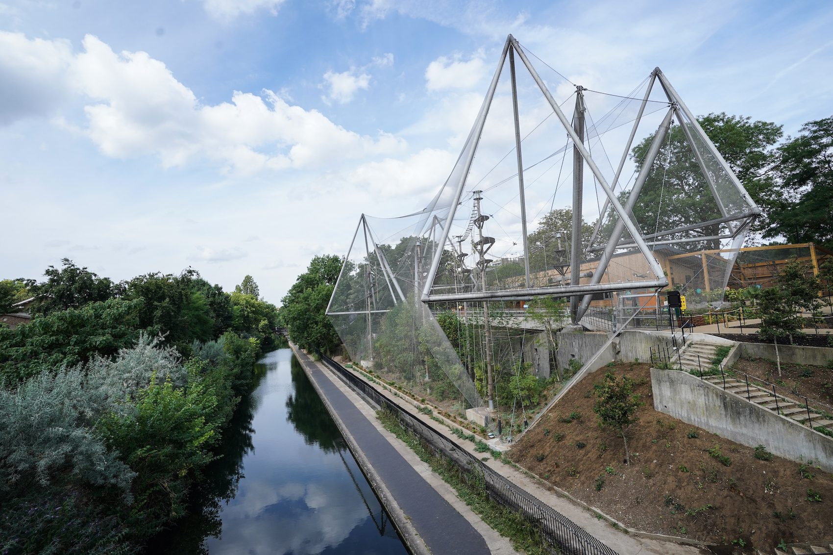 london-zoo's-snowdon-aviary-reinvented-as-monkey-valley-–-adc