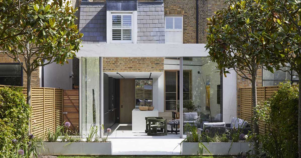 a-glass-roof-lets-light-flood-into-this-home-extension-in-london