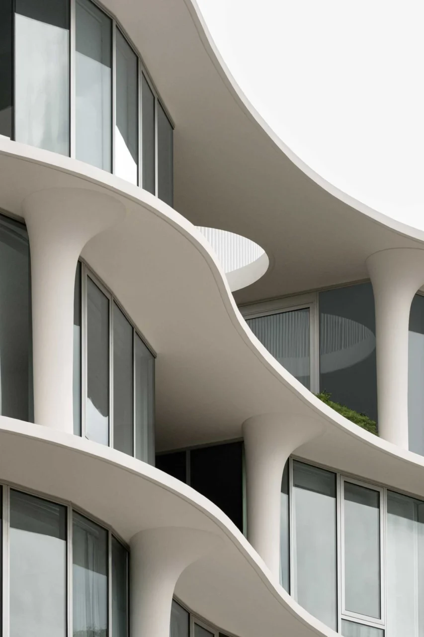 Detail of the sculpted columns that soften the straight lines of the facade