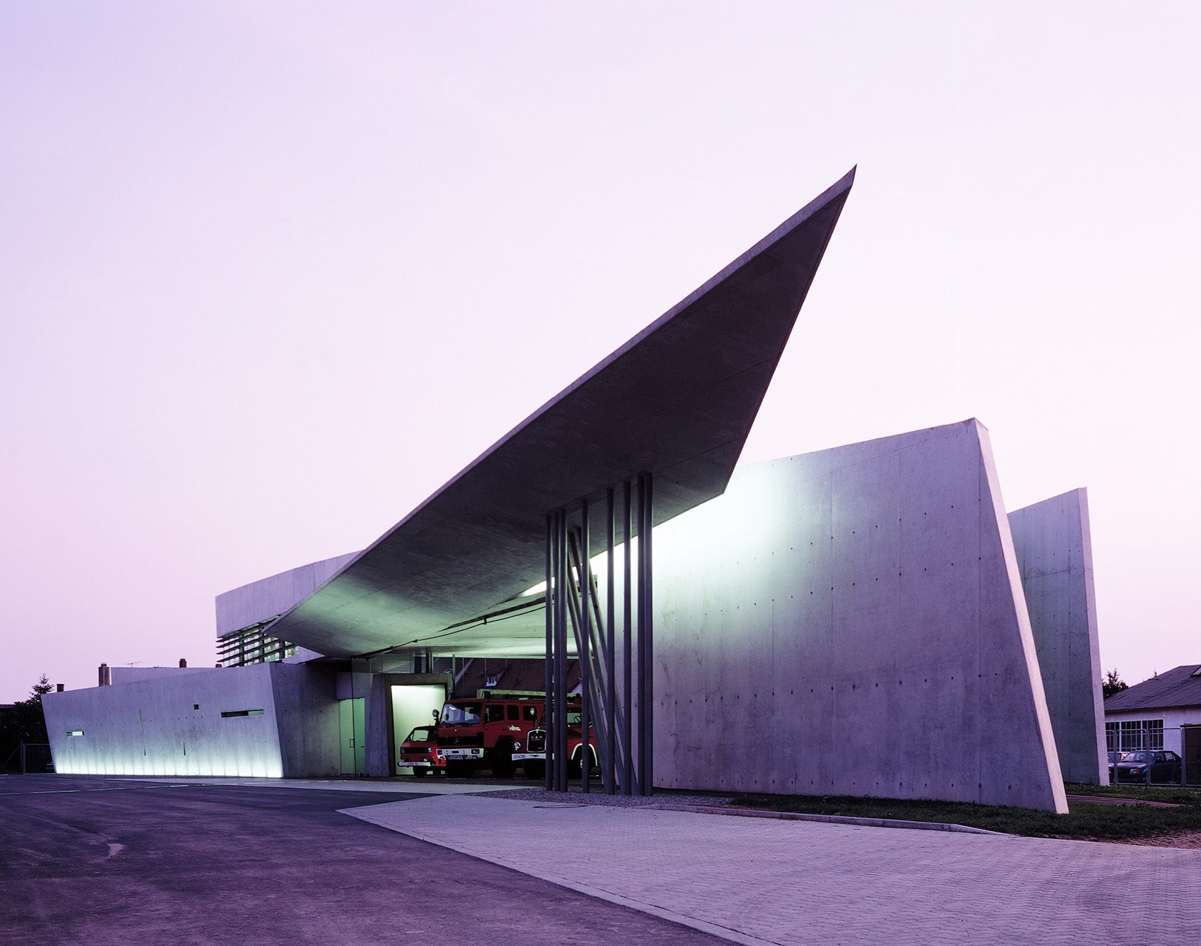 still-standing:-vitra-fire-station-–-adc