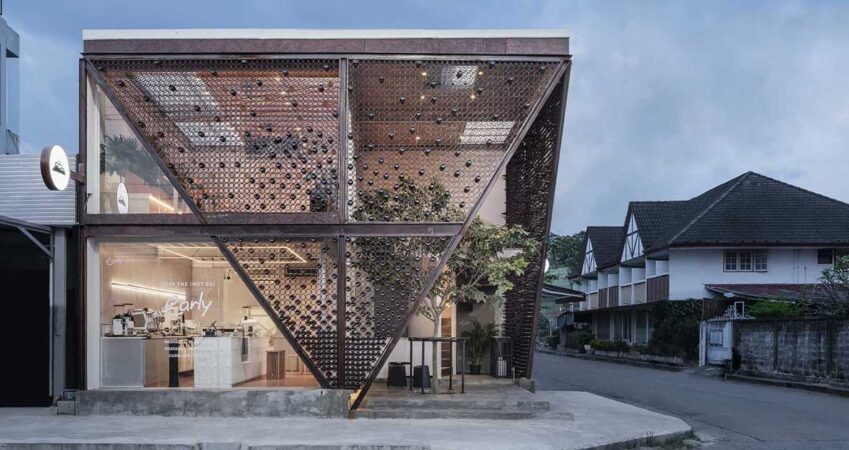 the-facade-of-this-cafe-holds-recycled-beer-bottles