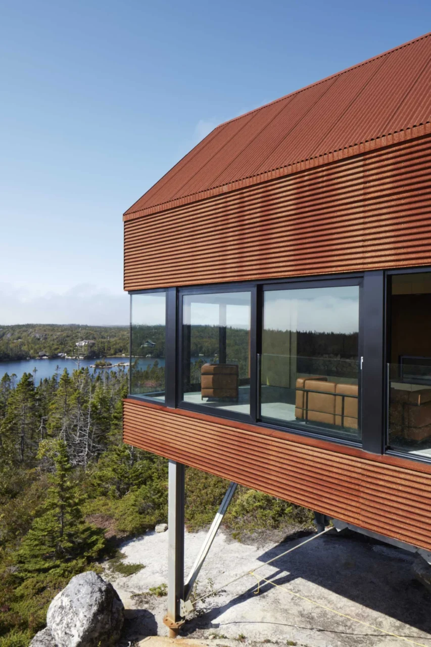 House raised on galvanised steel stilts above the bedrock