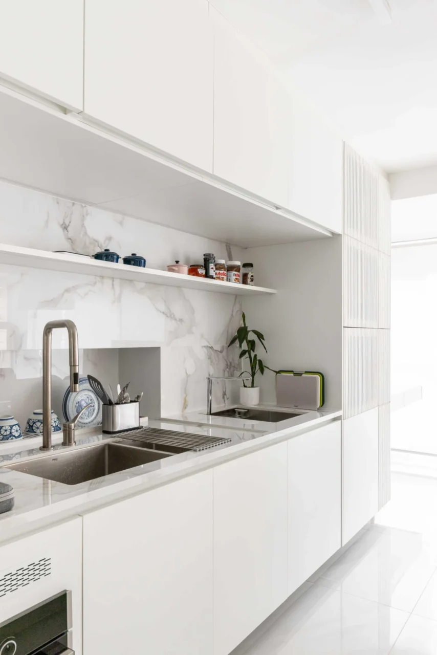 White kitchen with a marbled backsplash