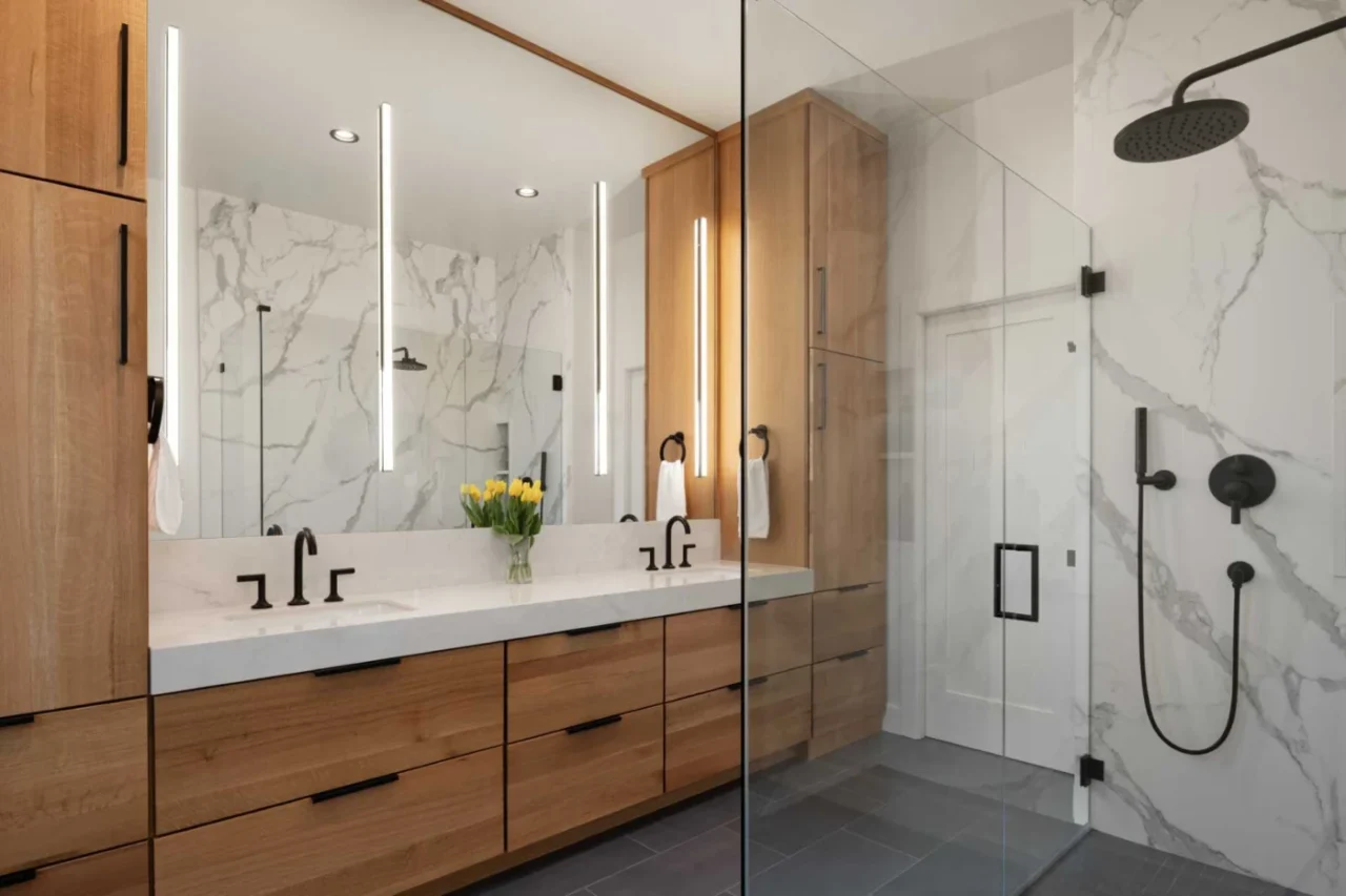 En-suite bathroom with a double vanity and plenty of storage