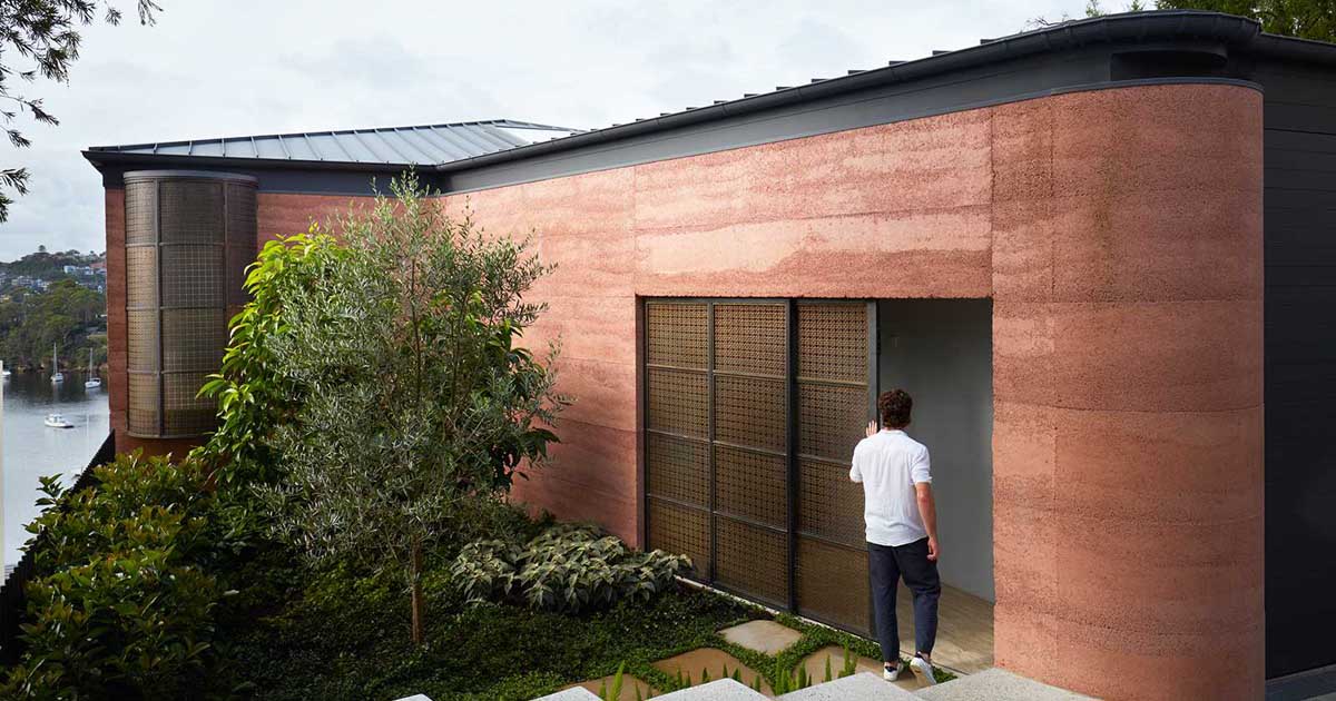 rammed-earth-walls-surround-this-house-in-australia