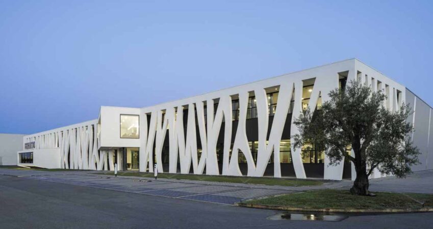 this-bread-inspired-facade-was-designed-for-a-manufacturer-of-bakery-machines