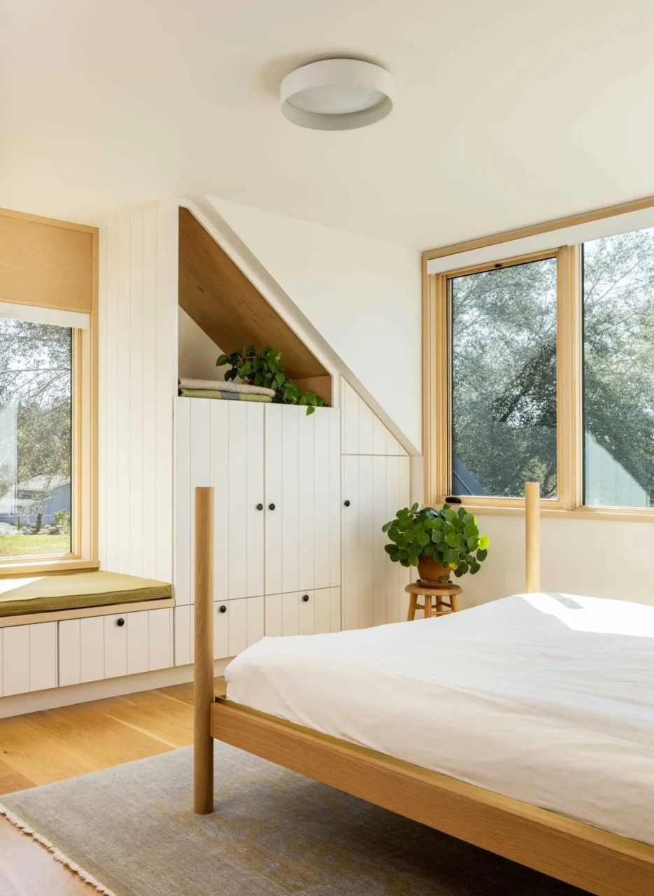 Upstairs bedroom with built-in shelves, a window bench and a picture window