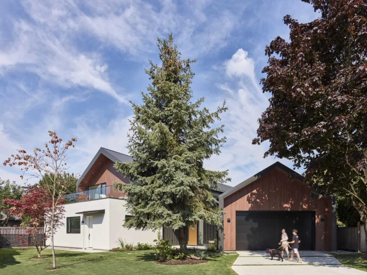 Two building volumes of the barn house linked by a glass hallway