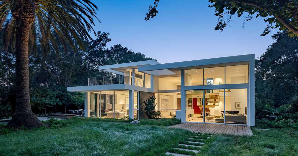 large-windows-give-this-home-a-lantern-like-appearance-at-night