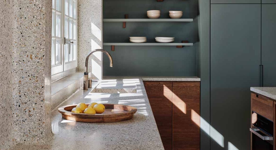 a-seamless-terrazzo-flows-from-the-wall-to-the-countertop-in-this-kitchen