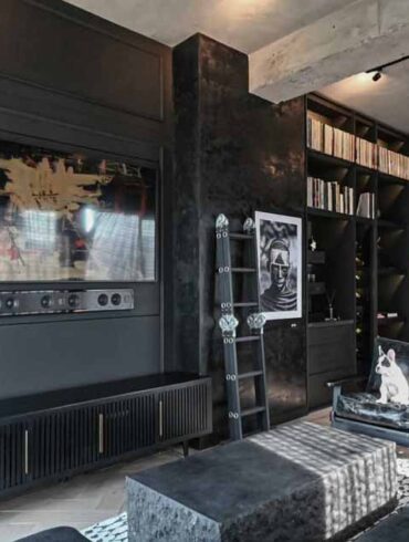 a-black-interior-gives-this-apartment-a-dark-and-dramatic-appearance
