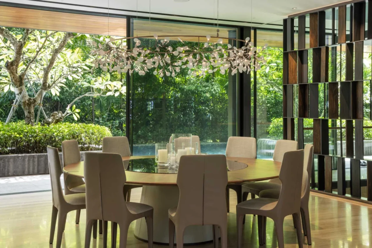 Dining room with glass walls connecting to the outdoors