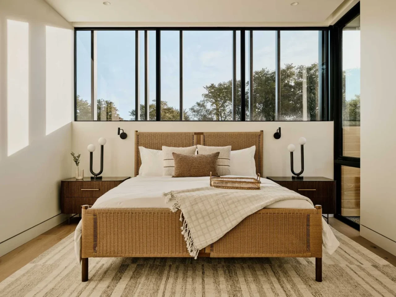 Bedroom with textured elements and contemporary furniture