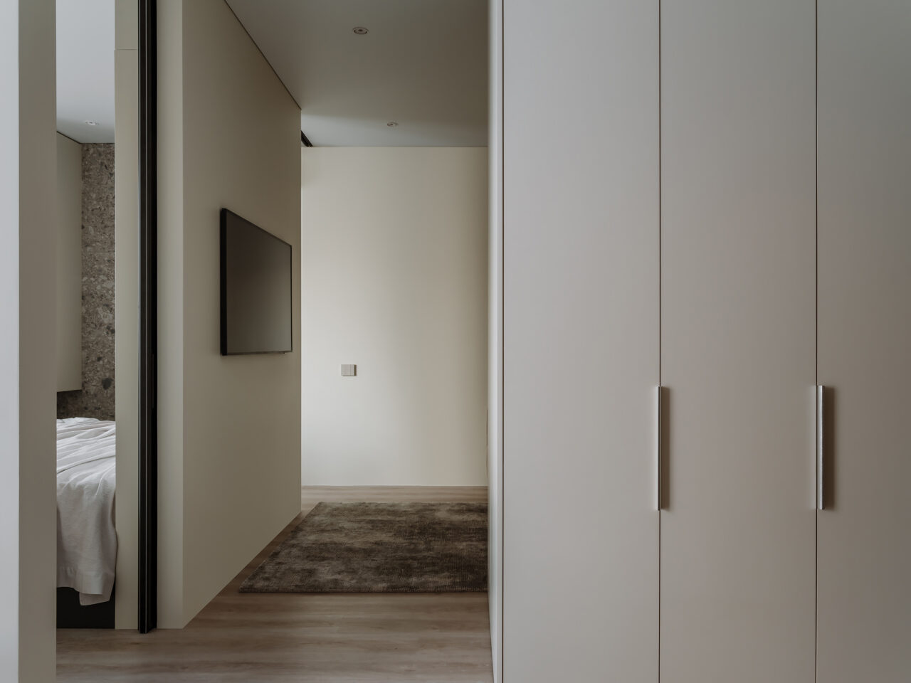 A one-bedroom 38 m2 Moscow apartment with a combined kitchen-living room and a dressing area