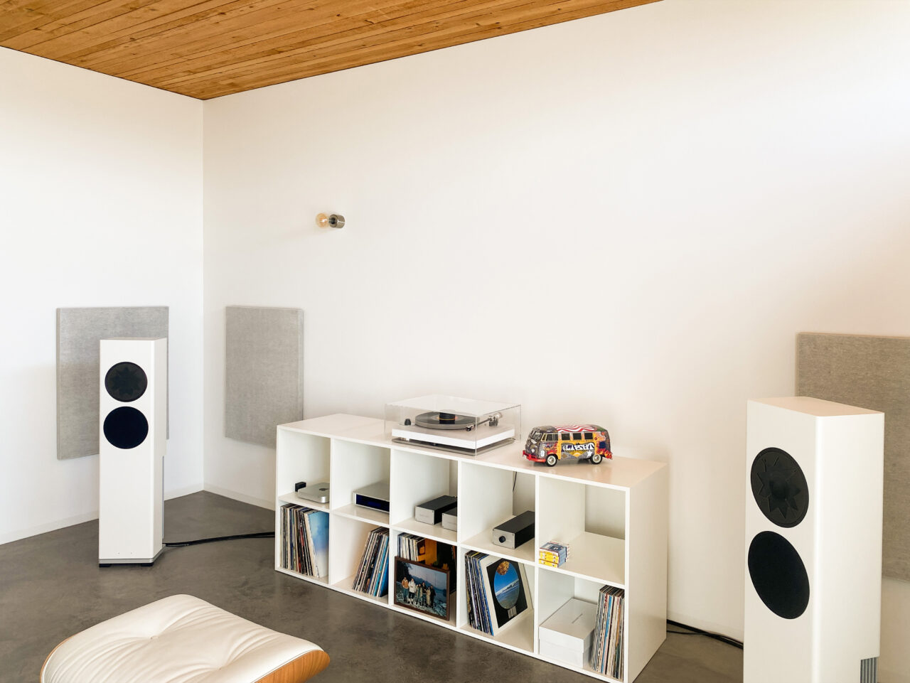 High end acoustics for high end audio