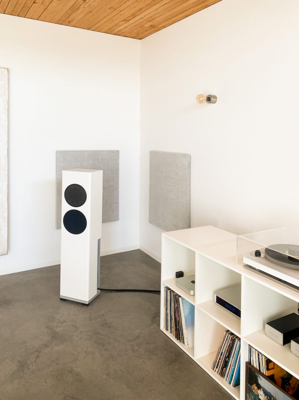High end acoustics for high end audio