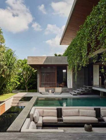 contemporary-japanese-design-blends-seamlessly-with-tropical-modernism-in-this-new-home