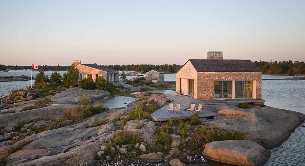 a-cluster-of-shingle-clad-buildings-create-an-island-cottage-experience-for-these-owners