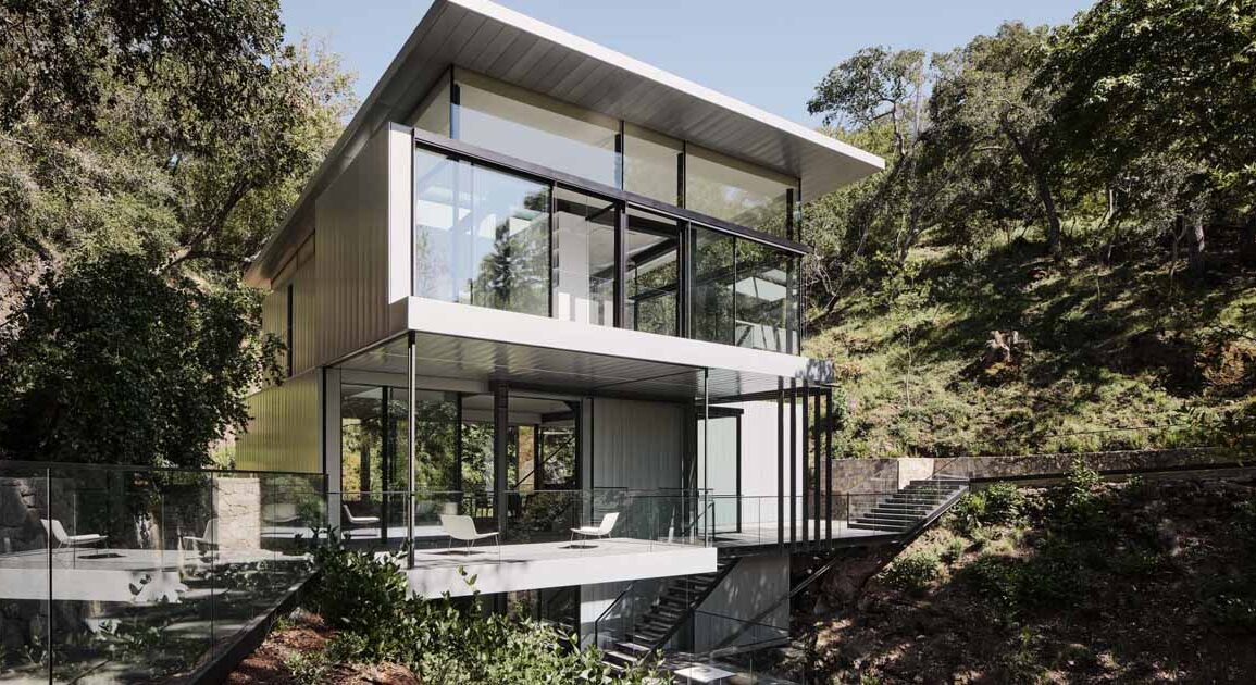 this-modern-home-is-suspended-over-a-creek