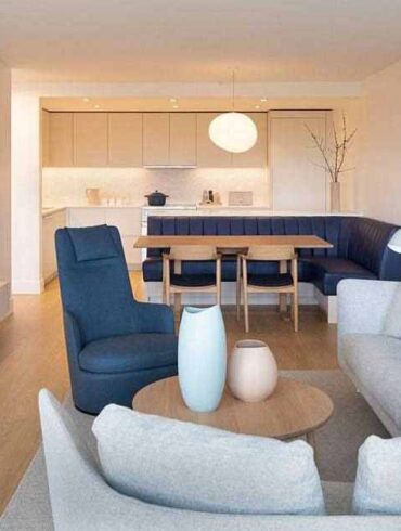 banquette-seating-separates-the-kitchen-from-the-living-room-inside-this-apartment