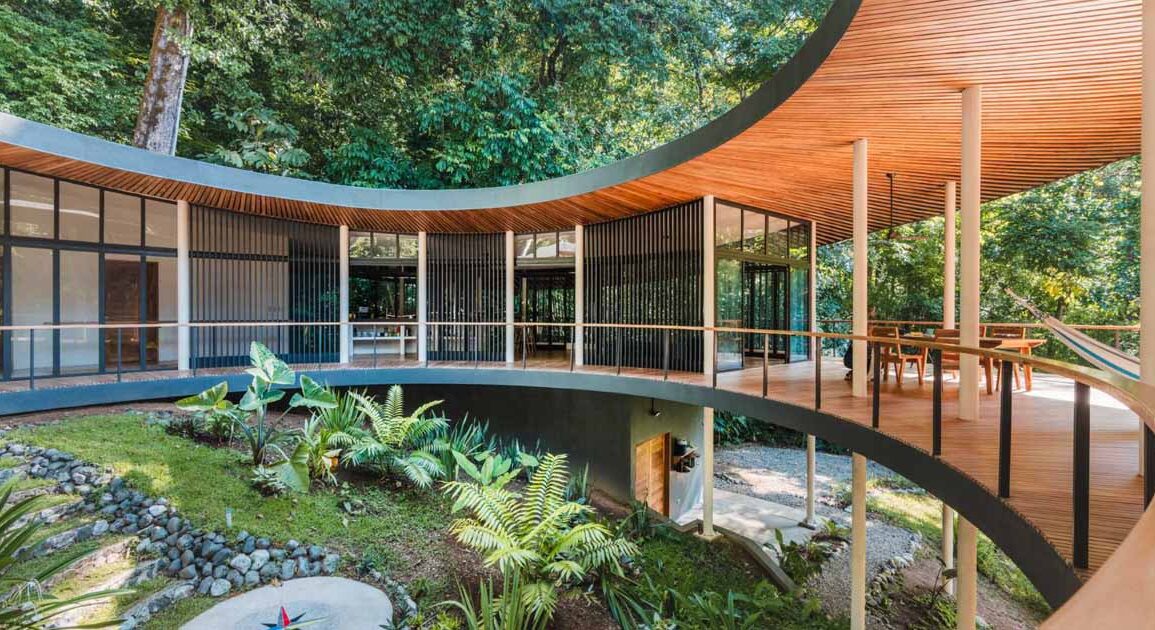 a-circular-off-grid-home-in-costa-rica