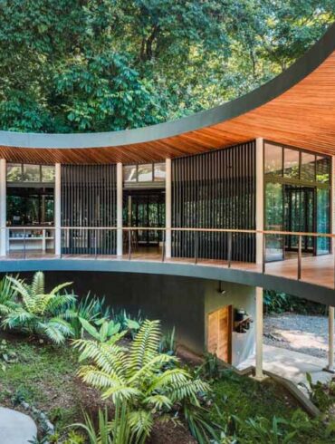 a-circular-off-grid-home-in-costa-rica