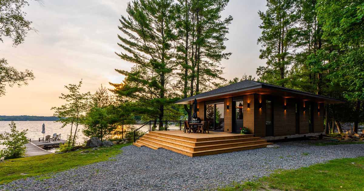 exposed-wood-posts-&-beams-add-a-warm-rustic-touch-to-this-small-cabin