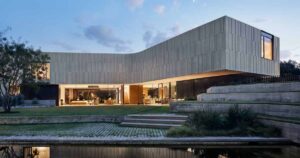 a-modern-home-that-makes-space-for-an-art-gallery
