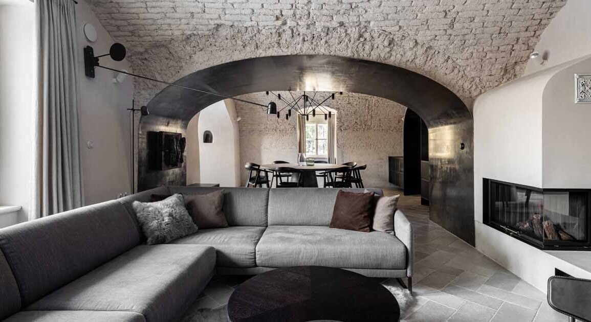 a-medieval-guard-house-transformed-into-a-contemporary-home