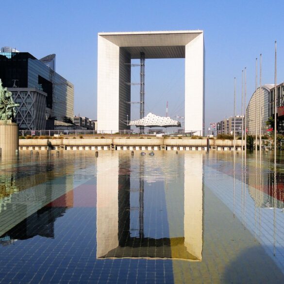 reflections:-grande-arche-de-la-defense-–-adc