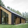 a-large-operational-screen-invites-the-forest-views-into-this-modern-home
