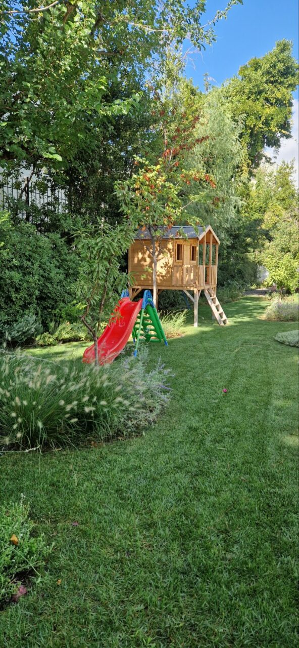 A MODERN STATELY GARDEN
