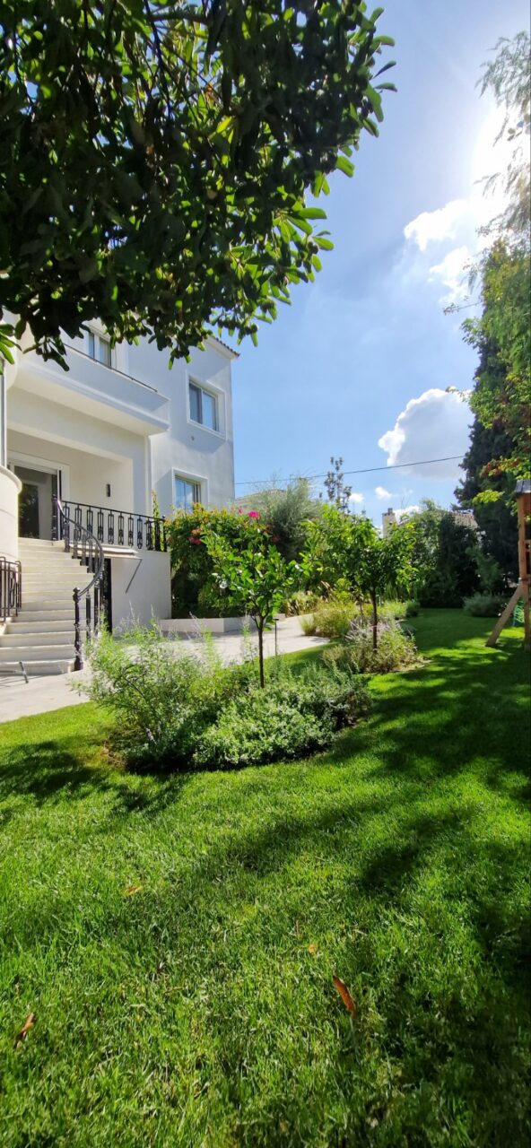 A MODERN STATELY GARDEN
