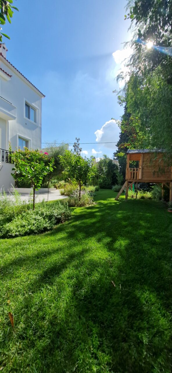 A MODERN STATELY GARDEN