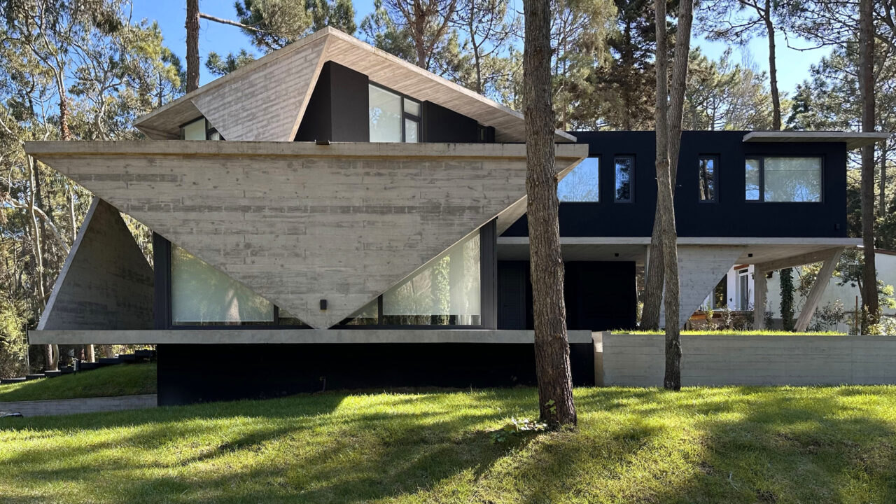 ORIGAMI HOUSE