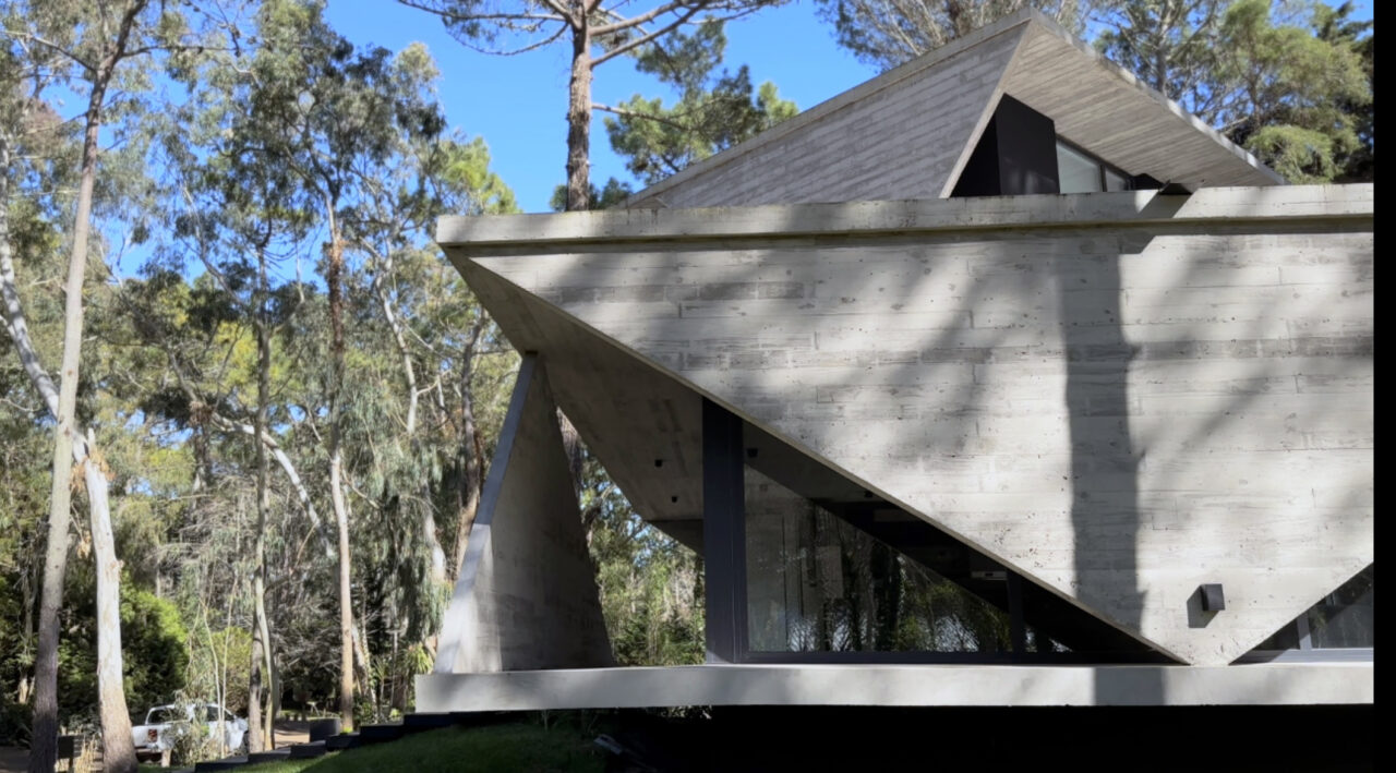 ORIGAMI HOUSE