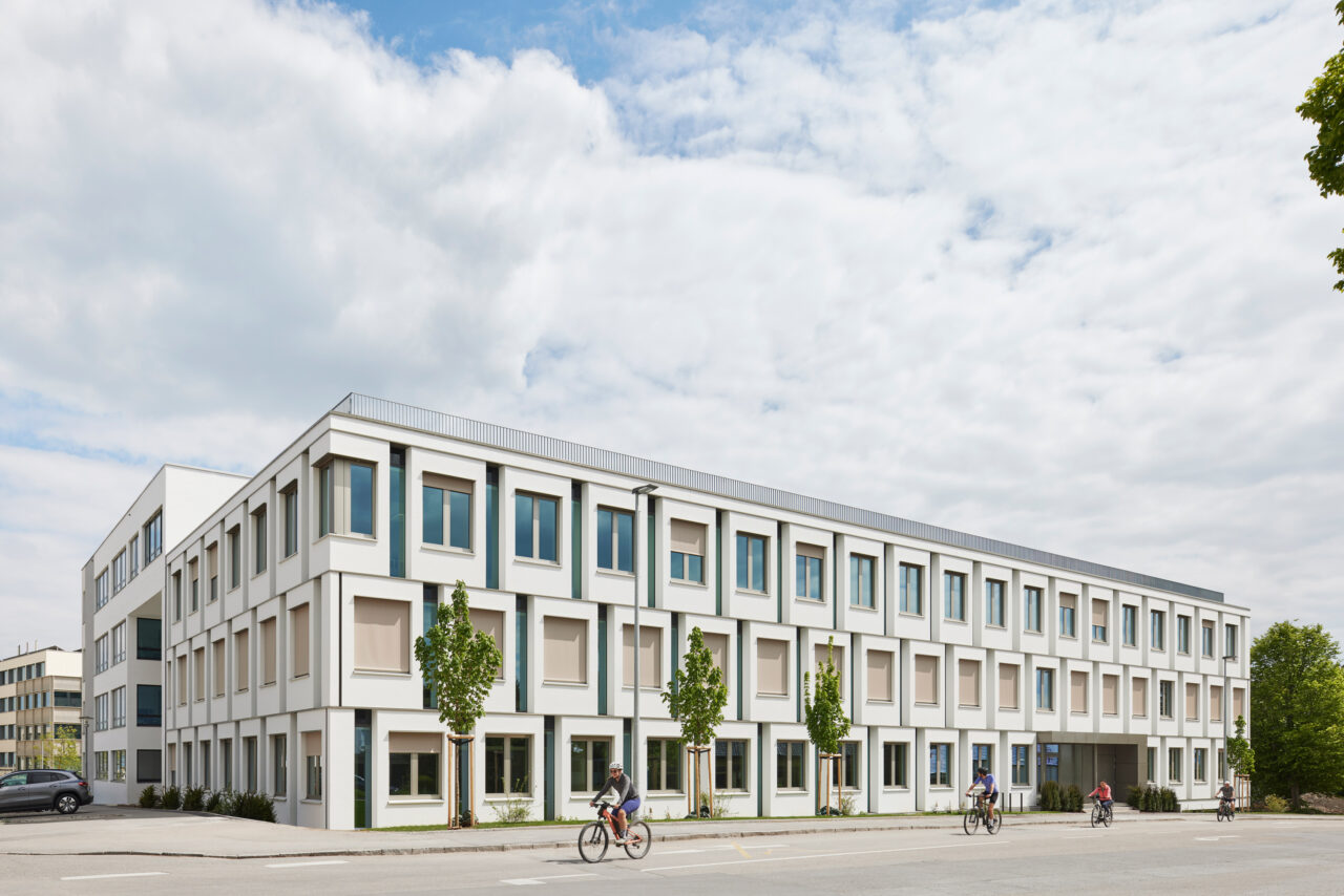 Annex to house research, practices and human genetics laboratories