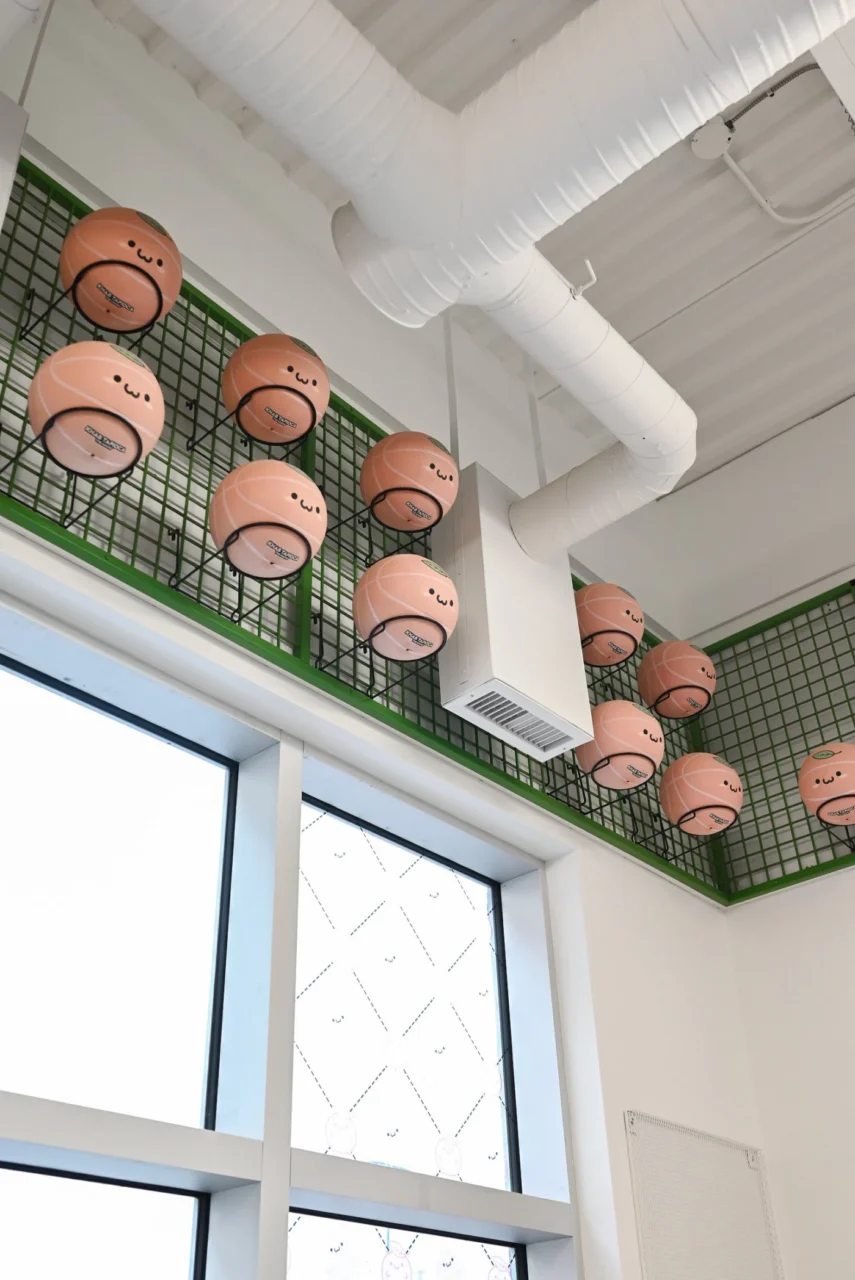 Peach basketballs with cartoon faces lining the upper walls of the shop