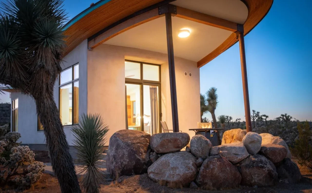 Curving lime-plastered strawbale walls of the Mesa Sky Disk cabin