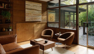 this-mid-century-modern-home-feels-like-a-secret-treehouse-in-the-forest