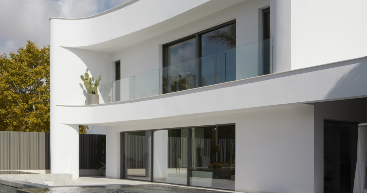 tucked-behind-this-minimalist-home-is-a-backyard-oasis